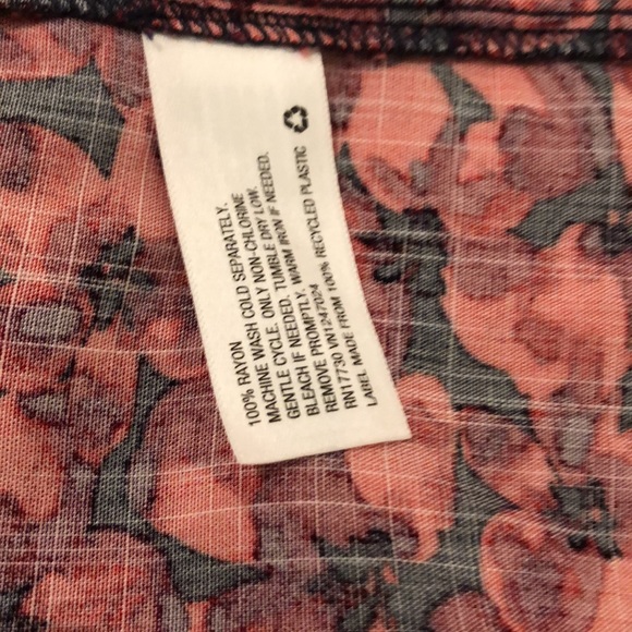 NWT A New Day Red Floral Long-Sleeve Blouse Size Medium - Picture 11 of 12